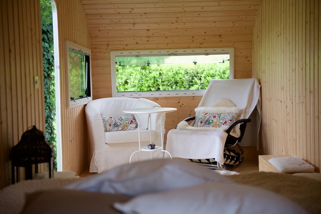 B&B Aura Rossa Quartino ภายนอก รูปภาพ